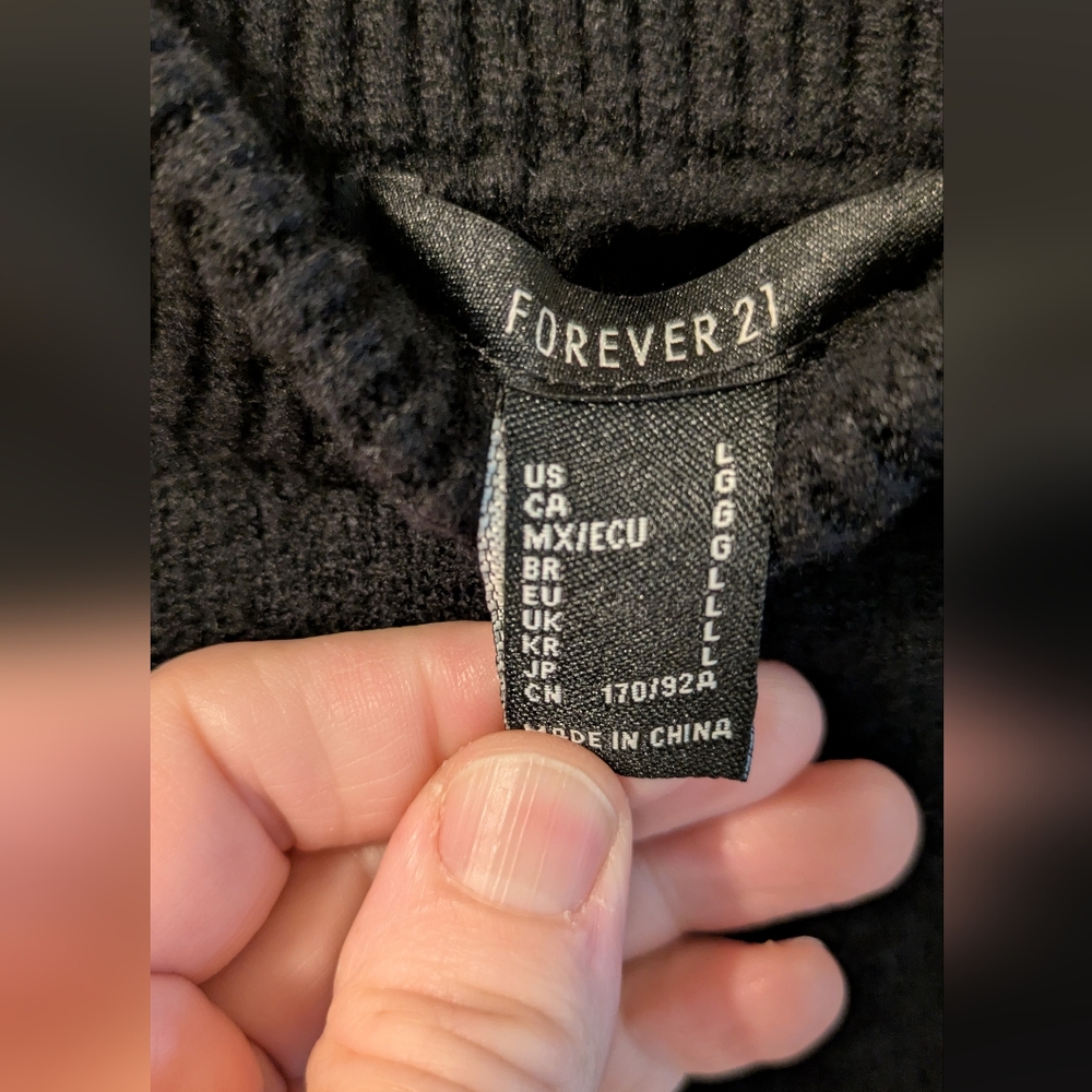 Forever 21 Black Cropped Sweater - Picture 3 of 4
